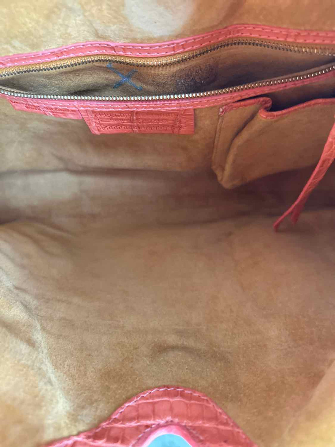 Nancy Gonzalez Coral Hobo