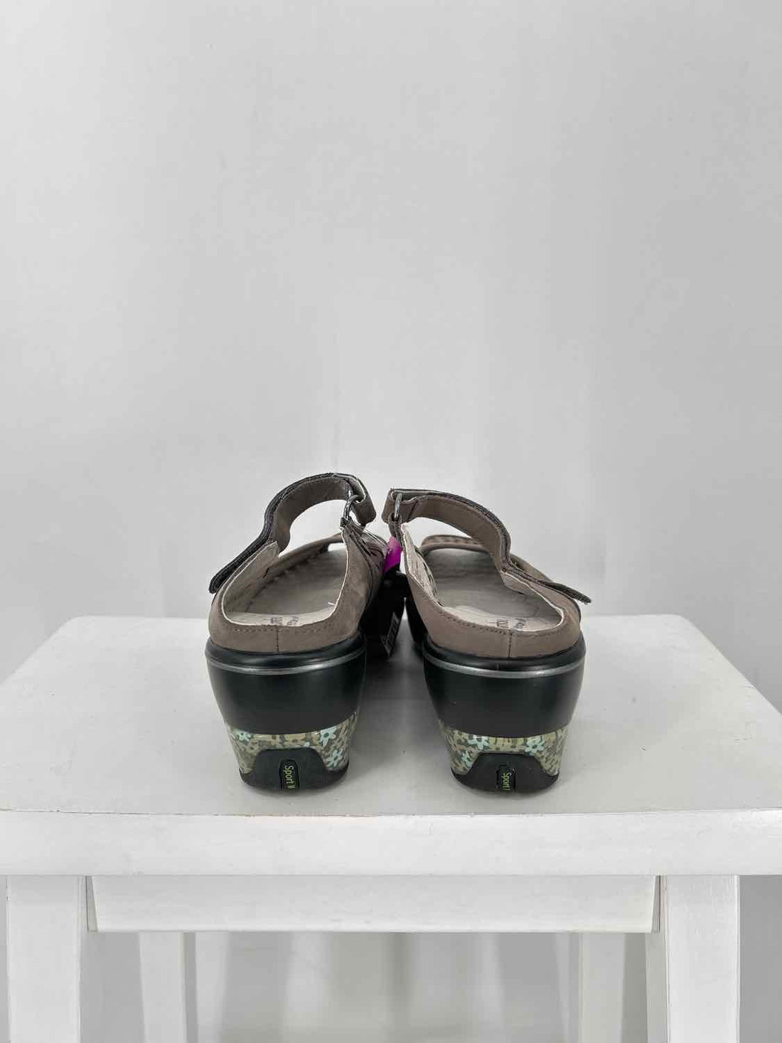 Jambu Women Size 11 Gray Perforated Wedges