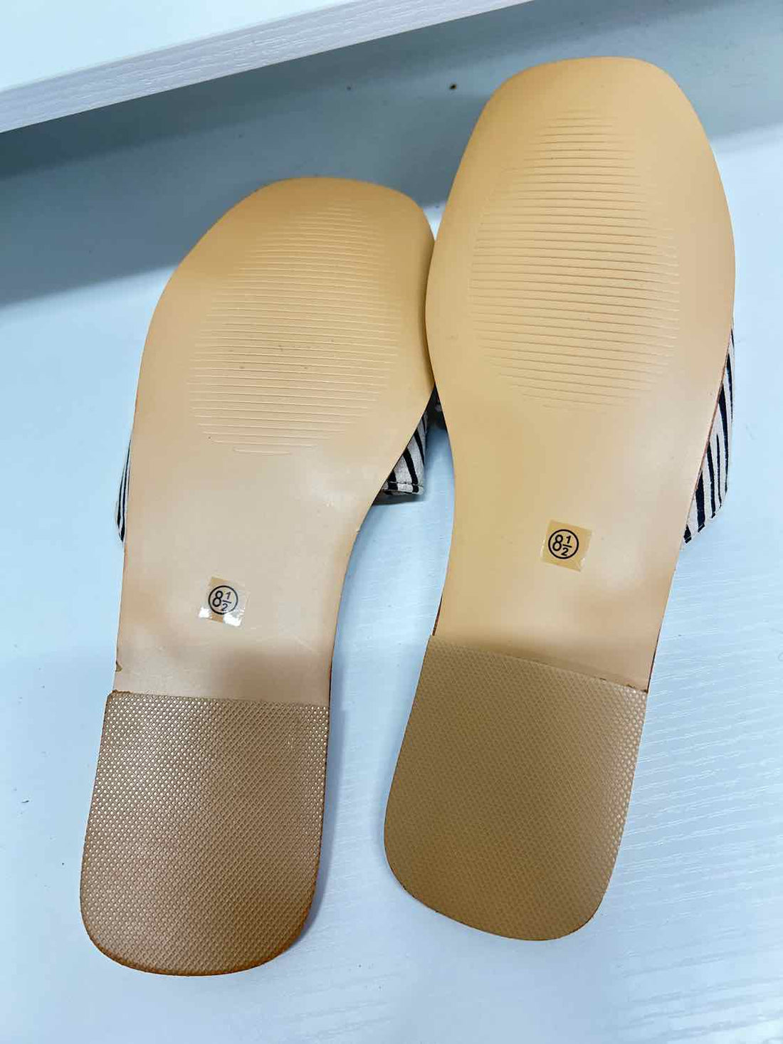 Ccocci Women Size 8.5 Zebra Like New Slides a