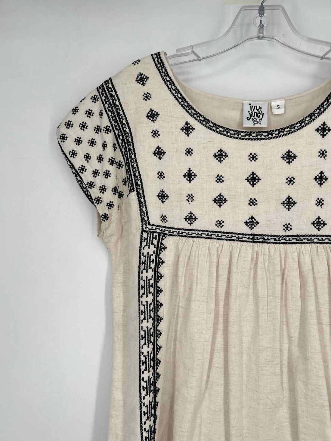 Ivy Jane Size S Cream & Black Embroidered Short Sleeve Dress