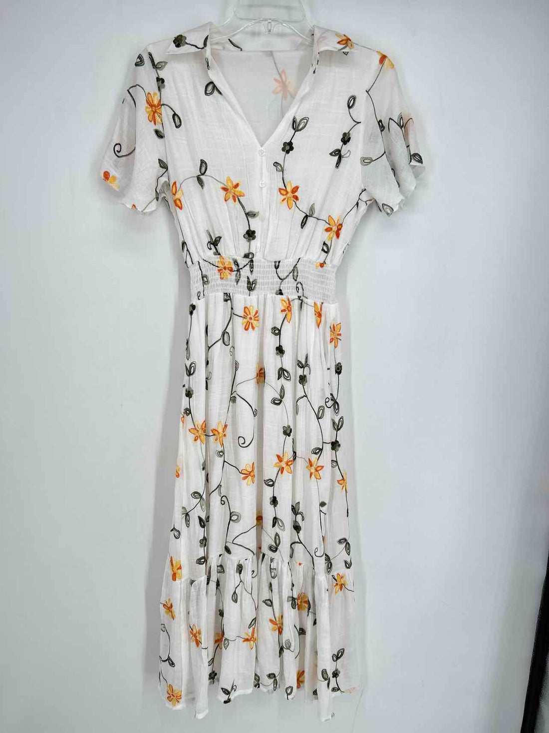 Kindred Size S White Floral Embroidered Short Sleeve Dress