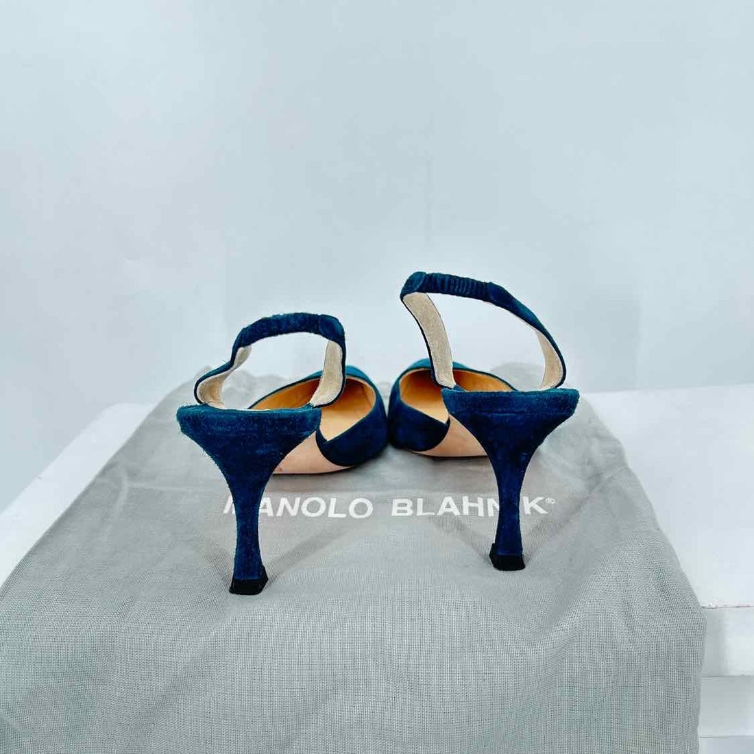 Manolo Blahnik Women Size 37 Blue Suede LUXURY
