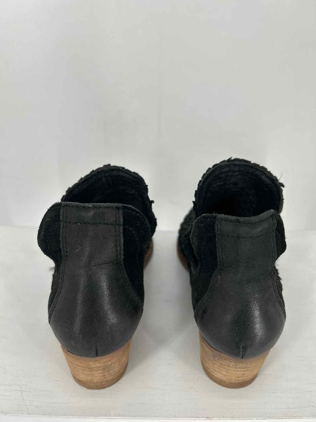 Very Volatile Women Size 7 Black Ankle Boot