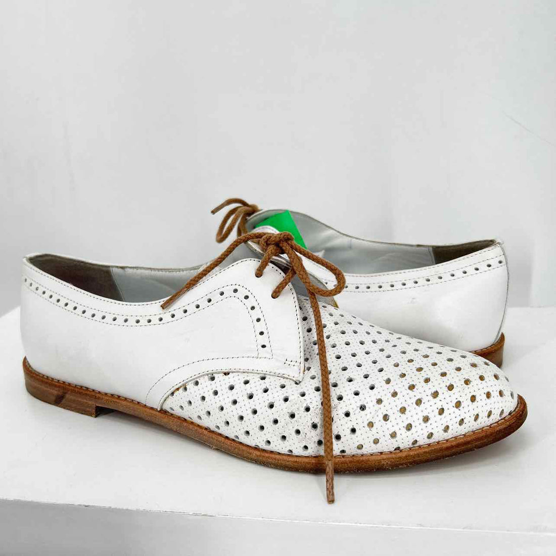 Manolo Blahnik Women Size 39.5 White Pre Owned Leather LUXURY