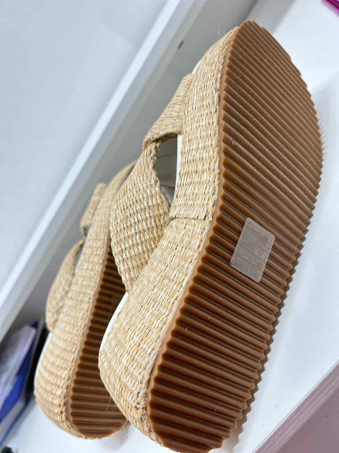 Oasis Society Women Size 7 Raffia Like New Sandals