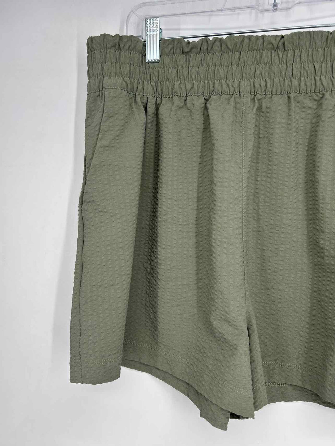 Vuori Size XL Dusty Olive Active Shorts