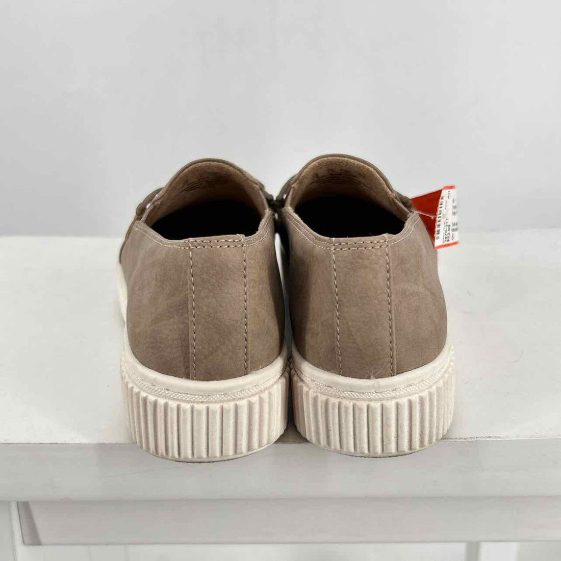 Naturalizer Women Size 6 Beige Faux Leather Sneakers