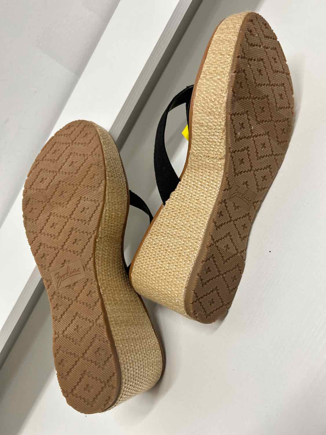 Zodiac Women Size 9.5 Black Like New Wedges