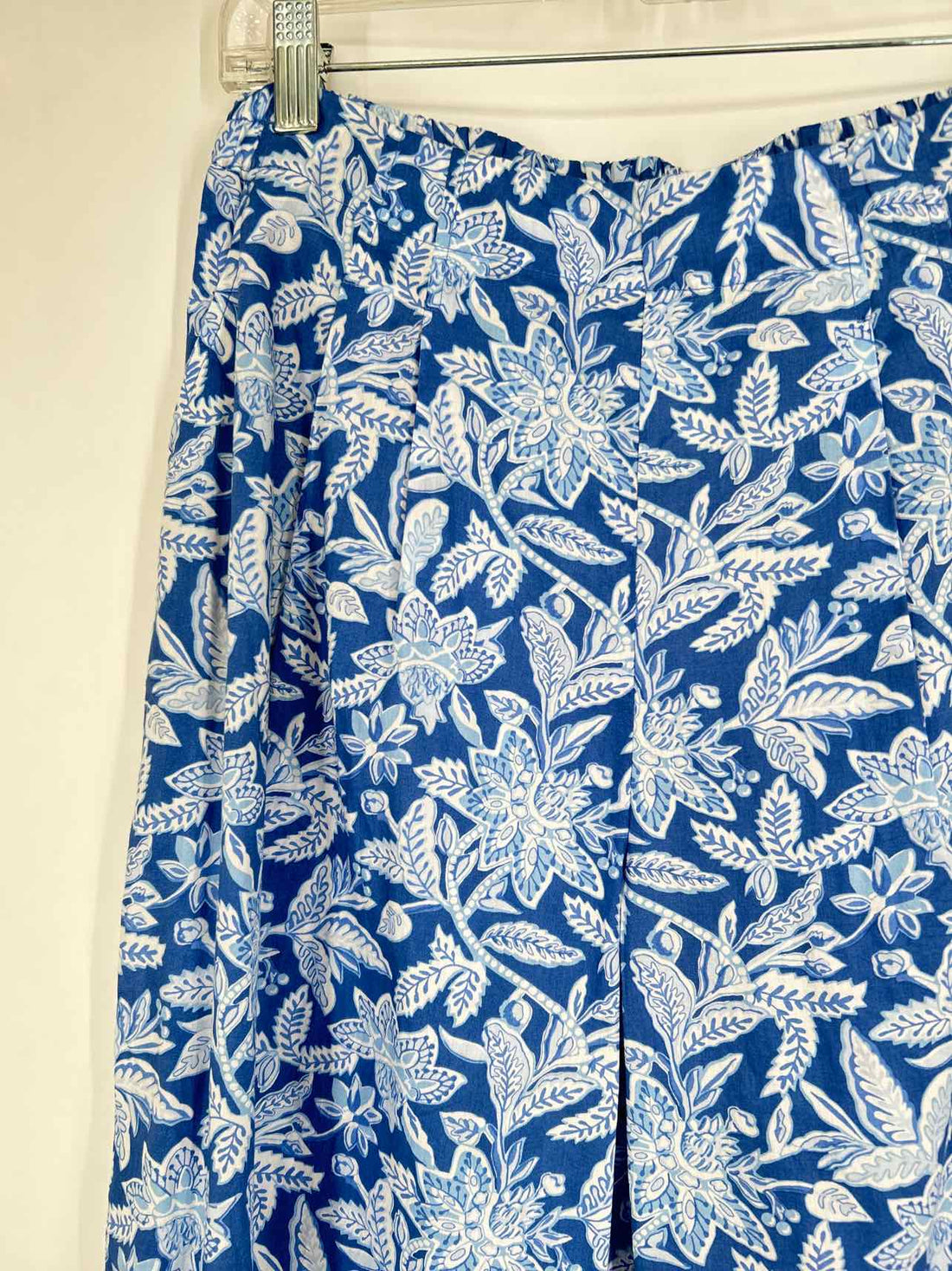J McLaughlin Size S Blue & White Print Pants