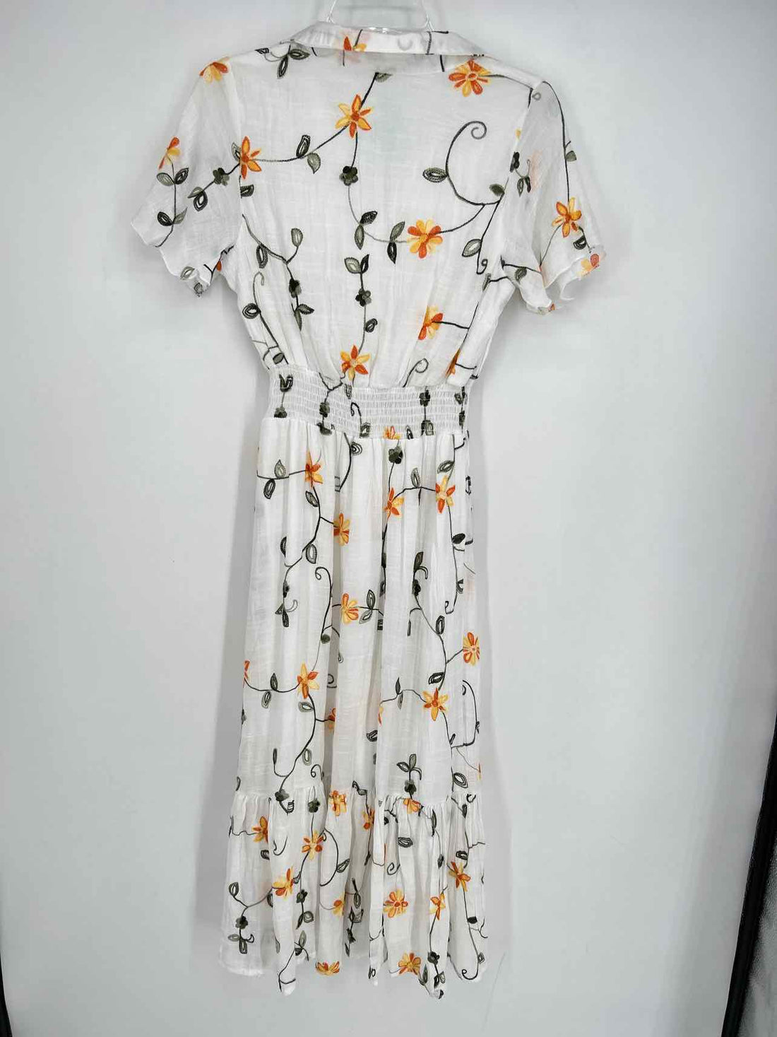 Kindred Size S White Floral Embroidered Short Sleeve Dress