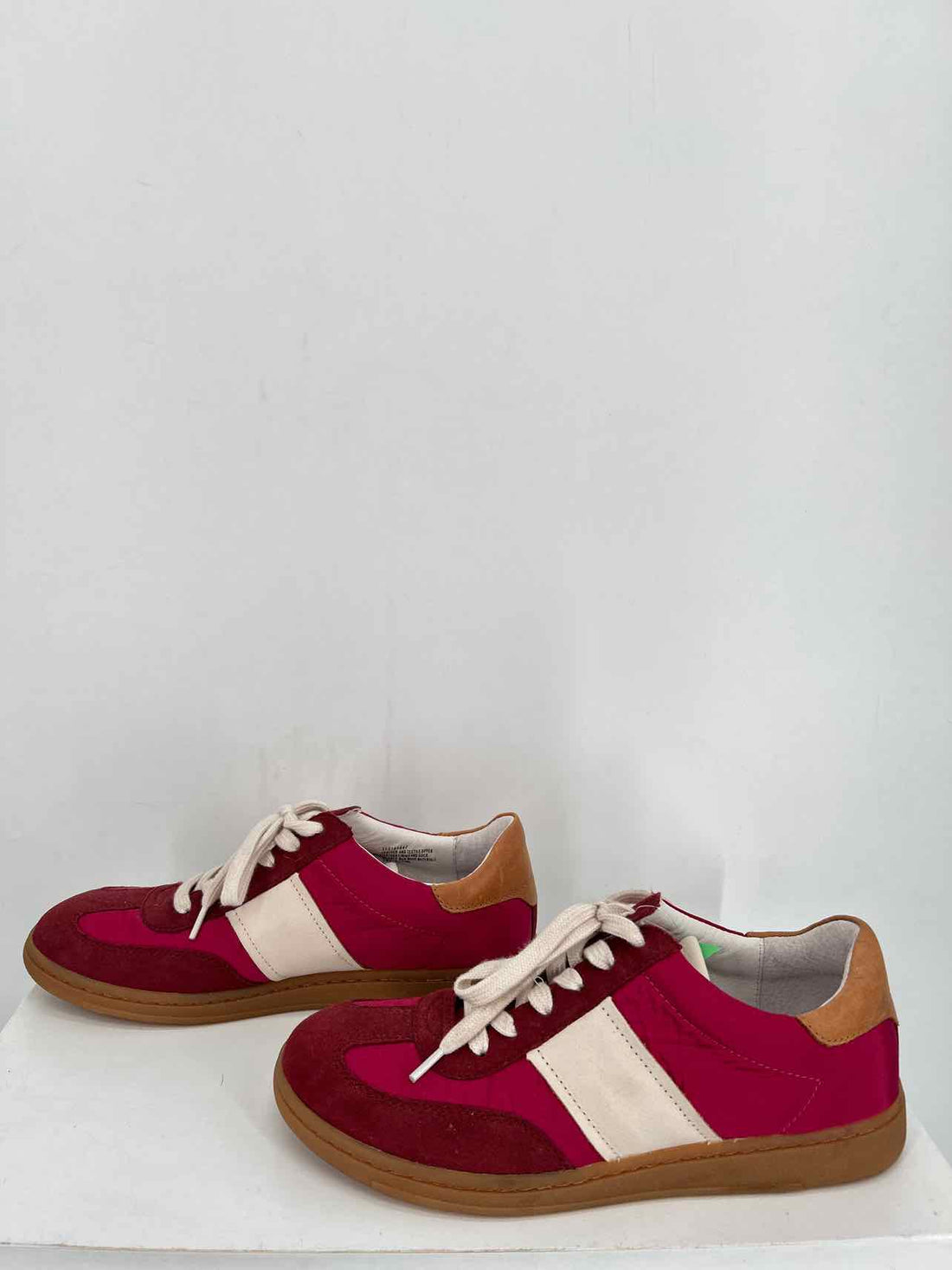 Sofft Women Size 8.5 Maroon Colorblock Sneakers