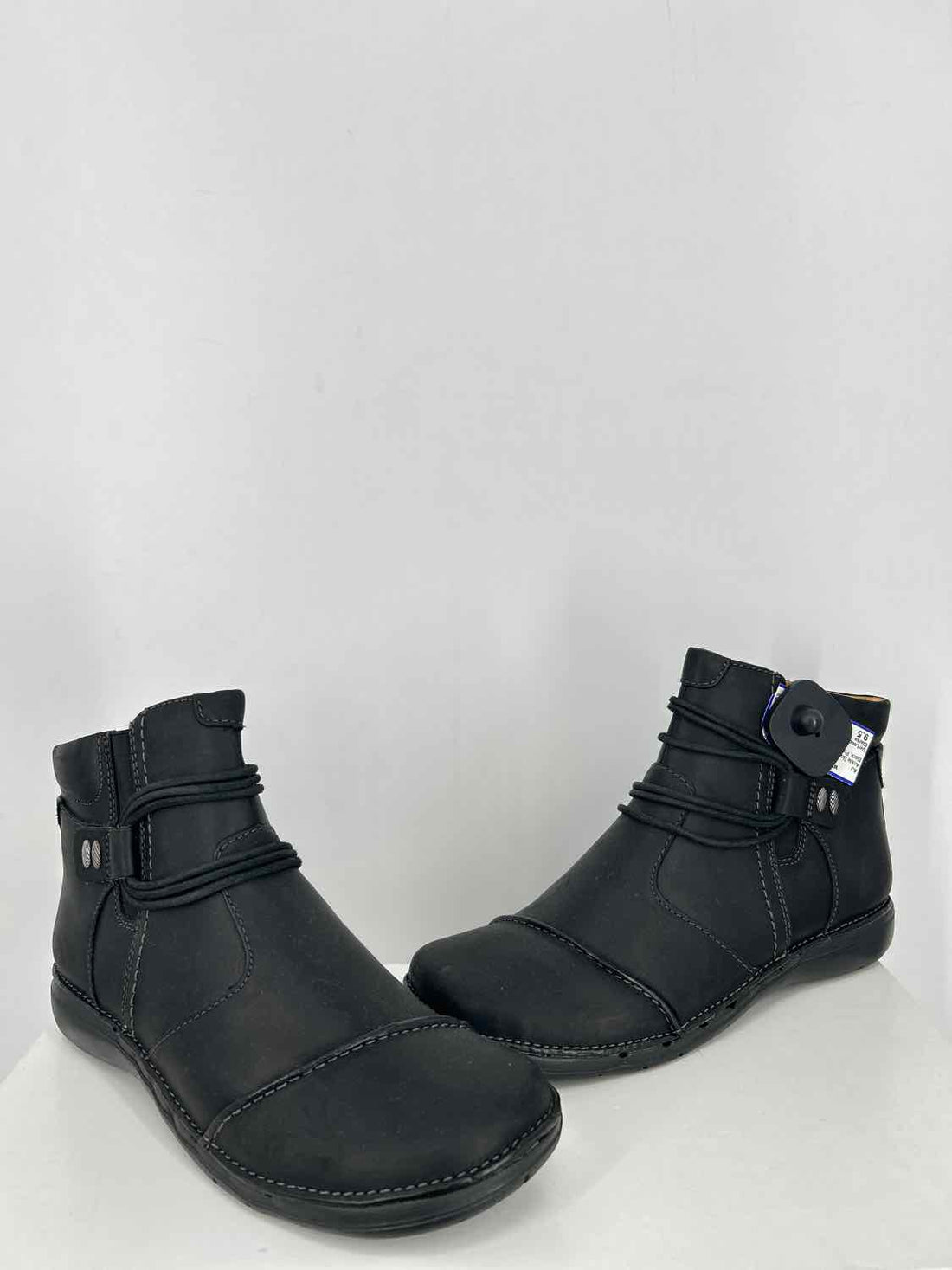 Clarks Un Loop UP Women Size 9.5 Black Ankle Boot