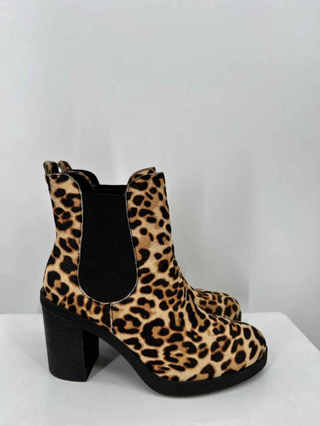 Crown Vintage Women Size 8.5 Leopard Chelsea Boot