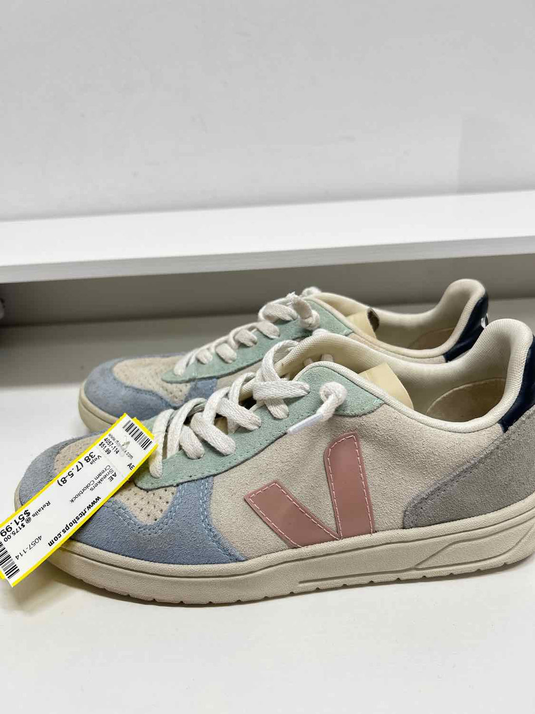 Veja Women Size 38 (7.5-8) Cream Colorblock Sneakers