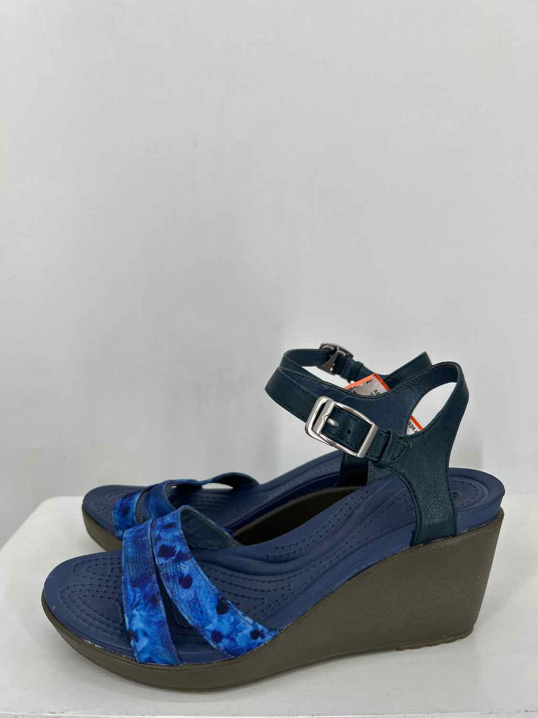 Crocs Women Size 9 Navy Wedges