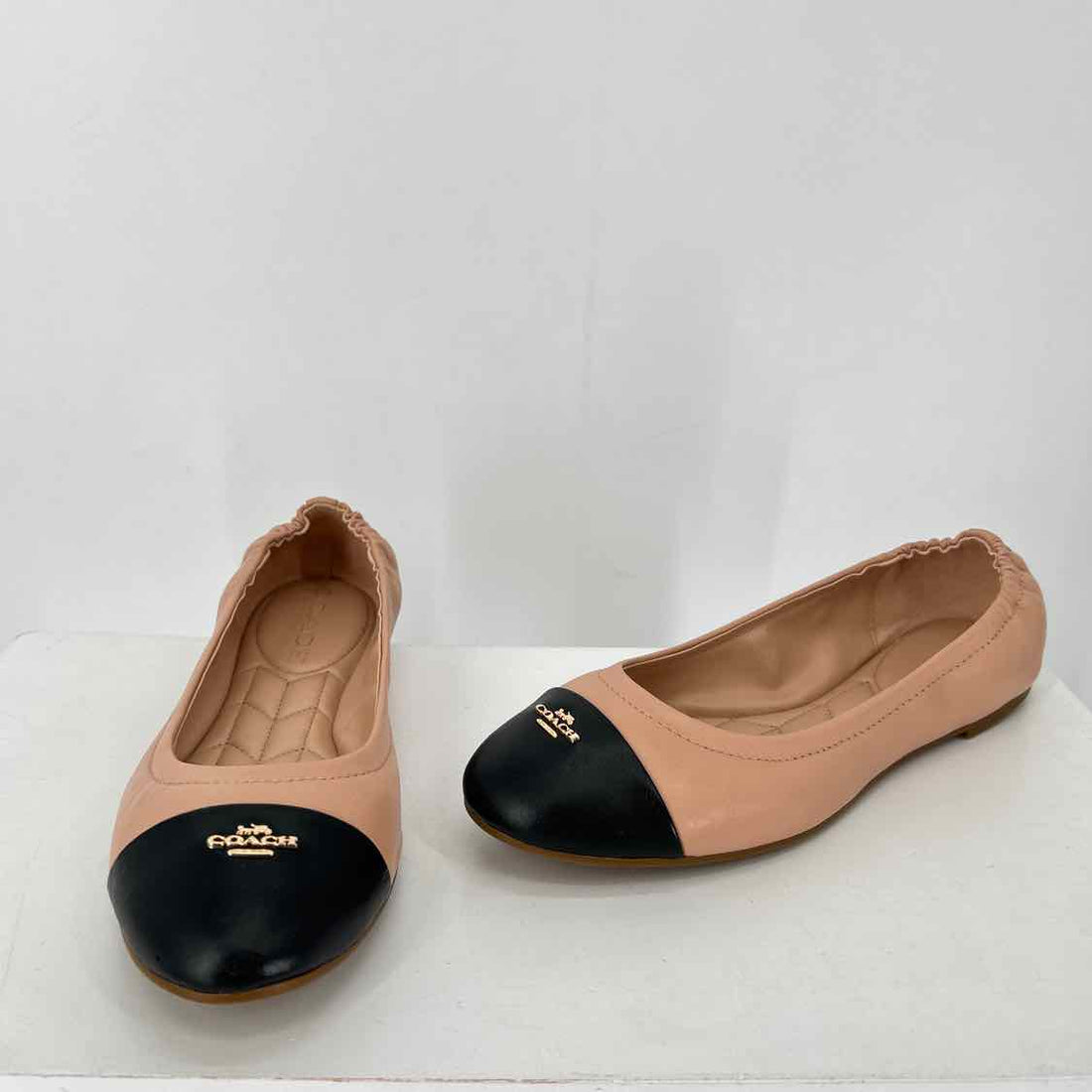 Coach Women Size 7 Beige & Black Flats