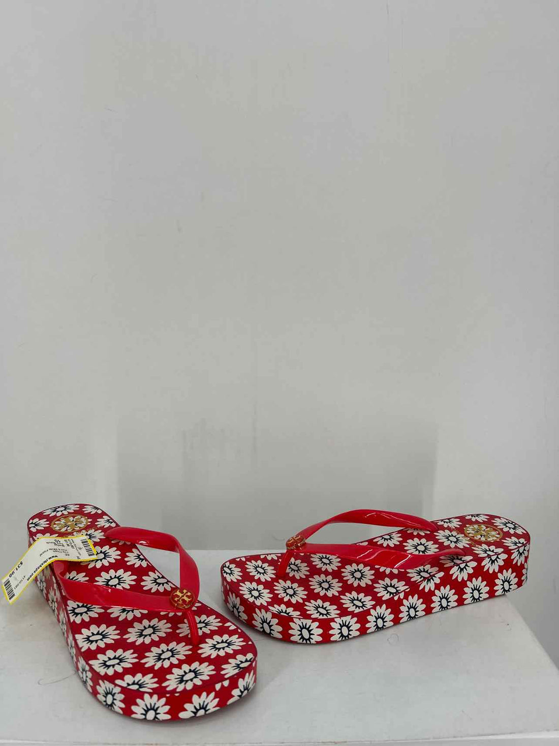 Tory Burch Women Size 10 Red & White Floral Flip Flops
