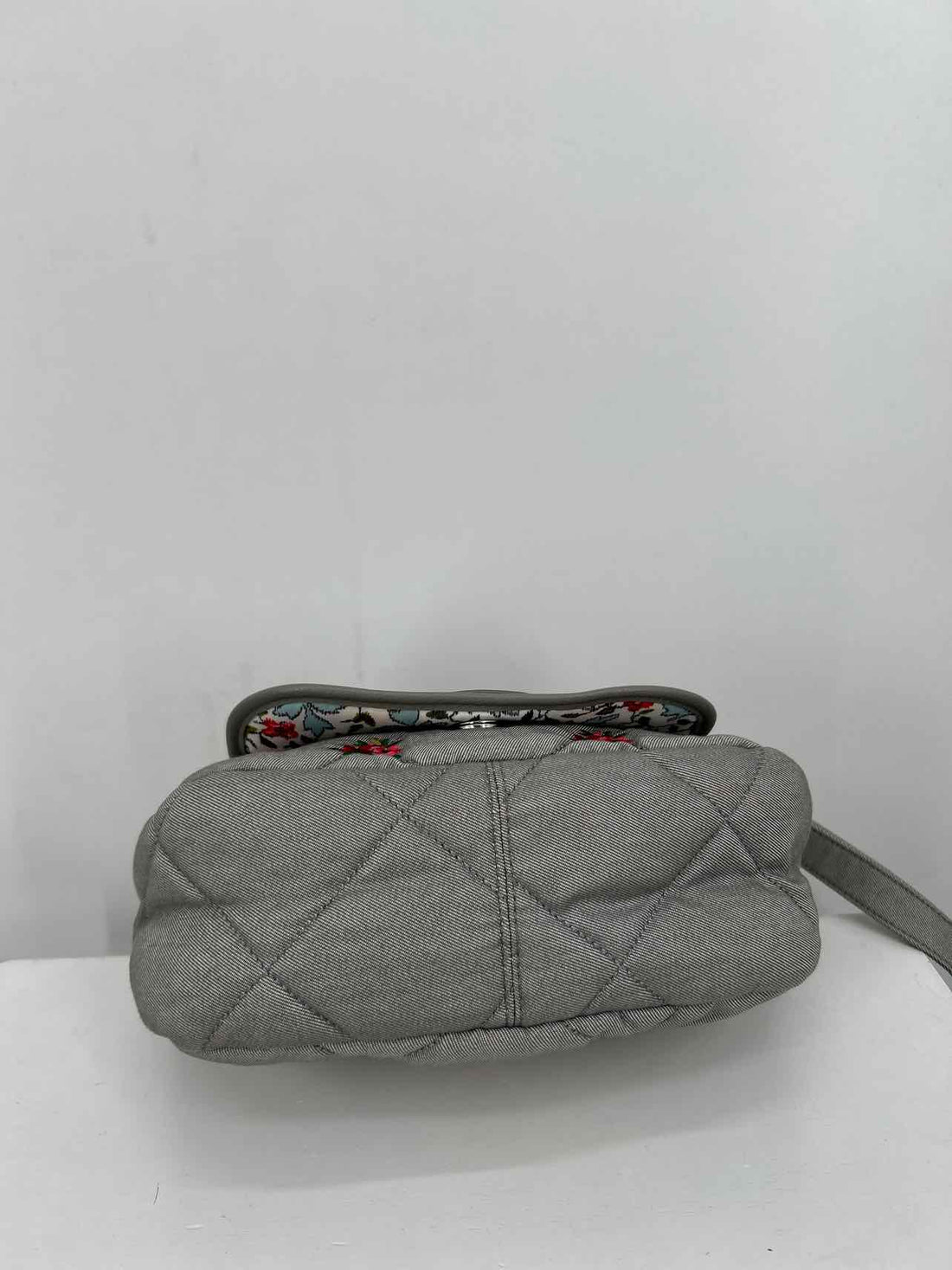 Vera Bradley Gray Floral Embroidered Pre Owned Crossbody