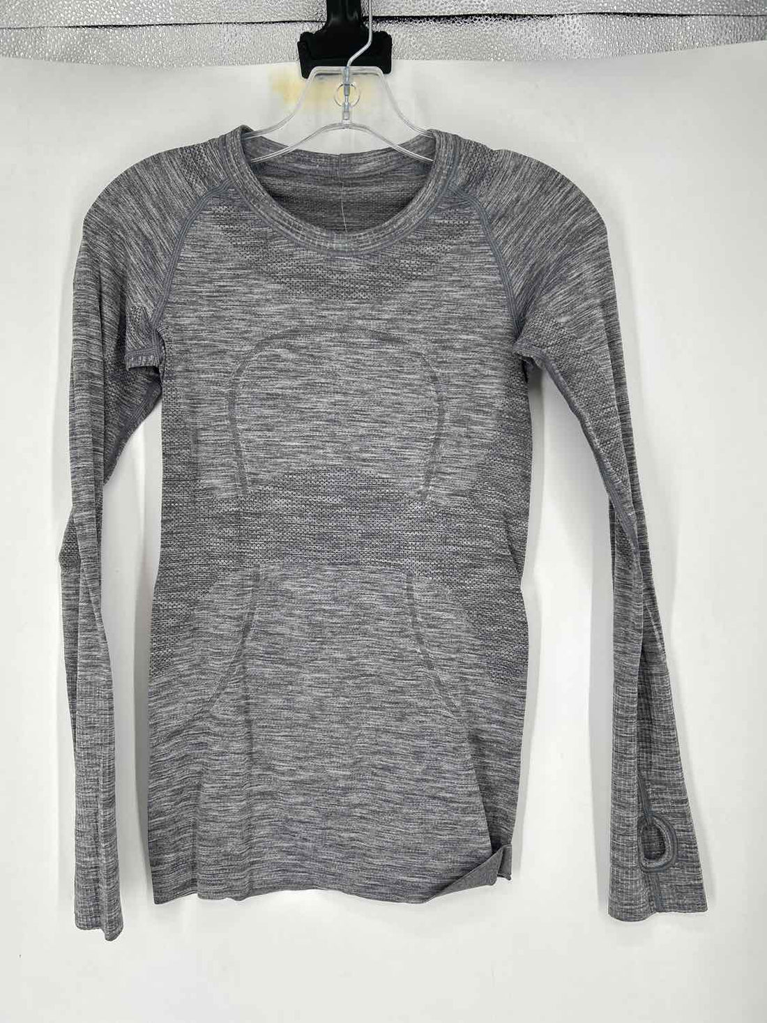 Lululemon Size 4 Heathered Gray Active Tops