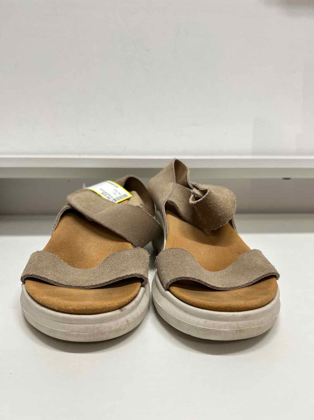 On Foot Women Size 38 Taupe Sandals