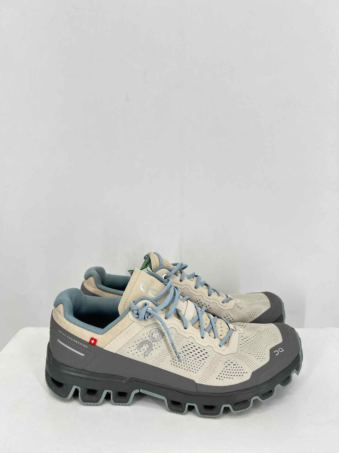 On Cloud Women Size 7 Tan & Gray Sneakers