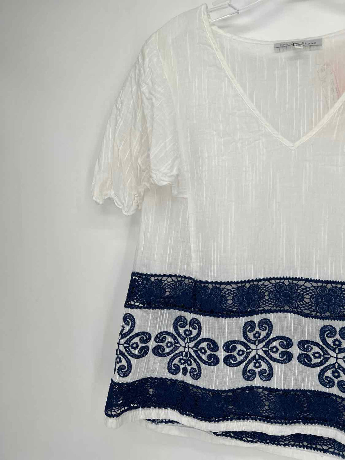 Matison Stone Size M White & Navy Embroidered Short Sleeve