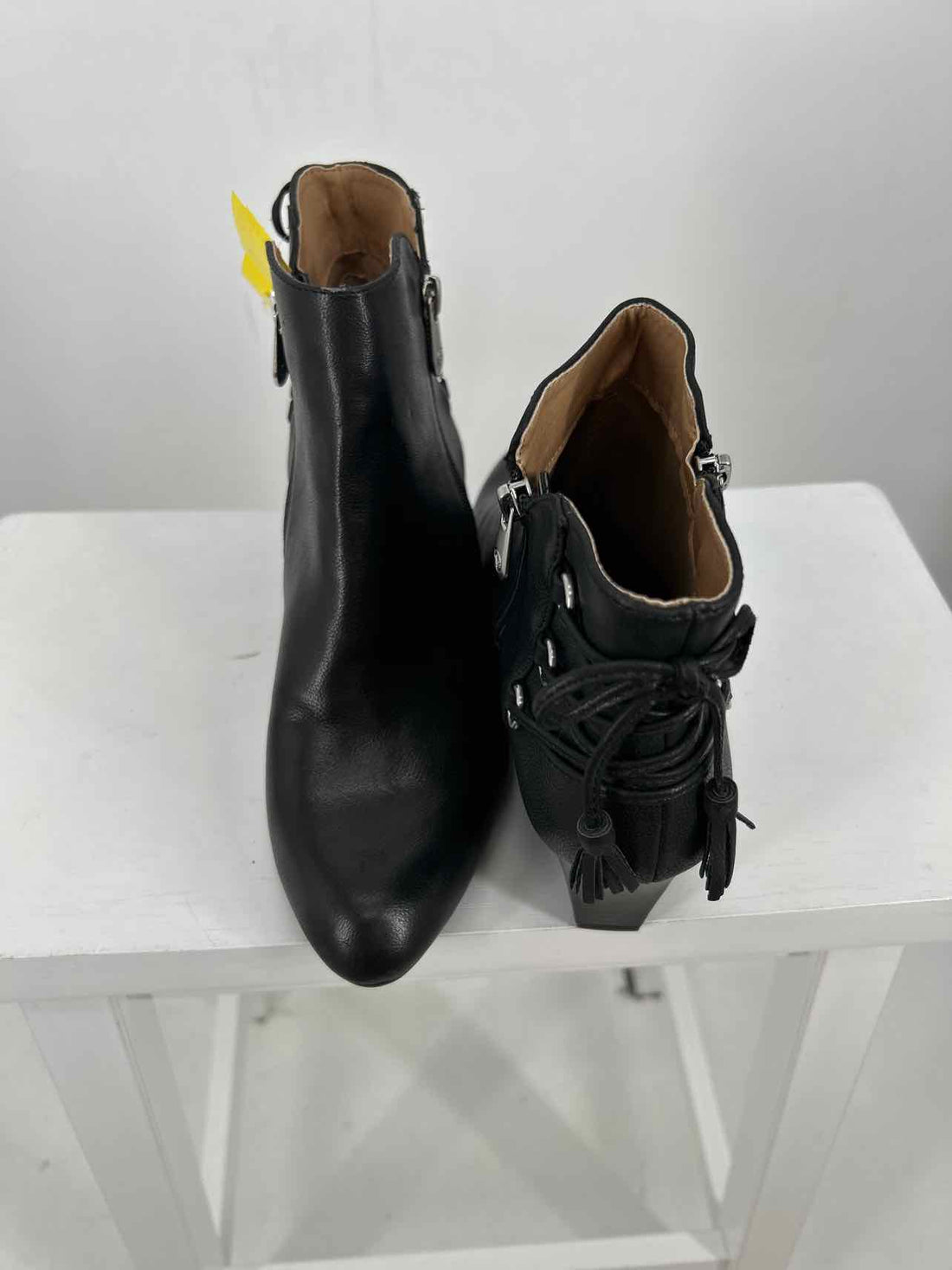 Adrienne Vittadini Women Size 9 Black Like New Ankle Boot