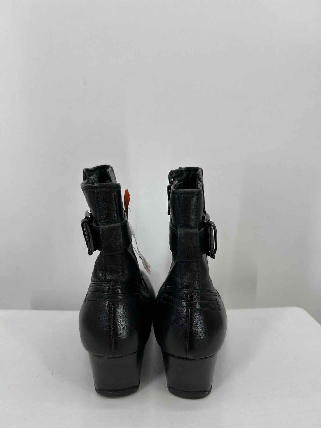 Clarks Women Size 8.5 Black Ankle Boot