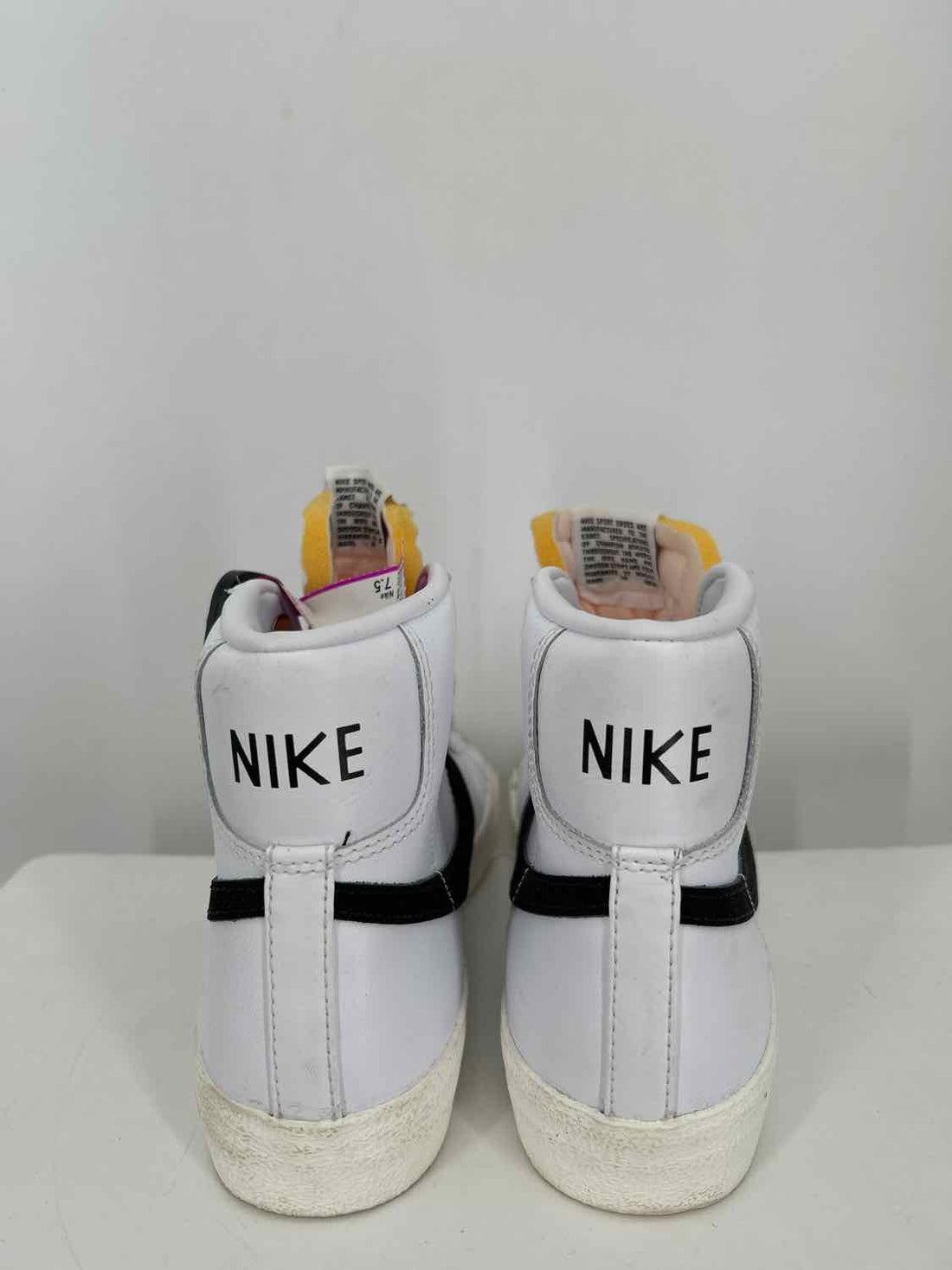 Nike Women Size 7.5 White & Black Sneakers