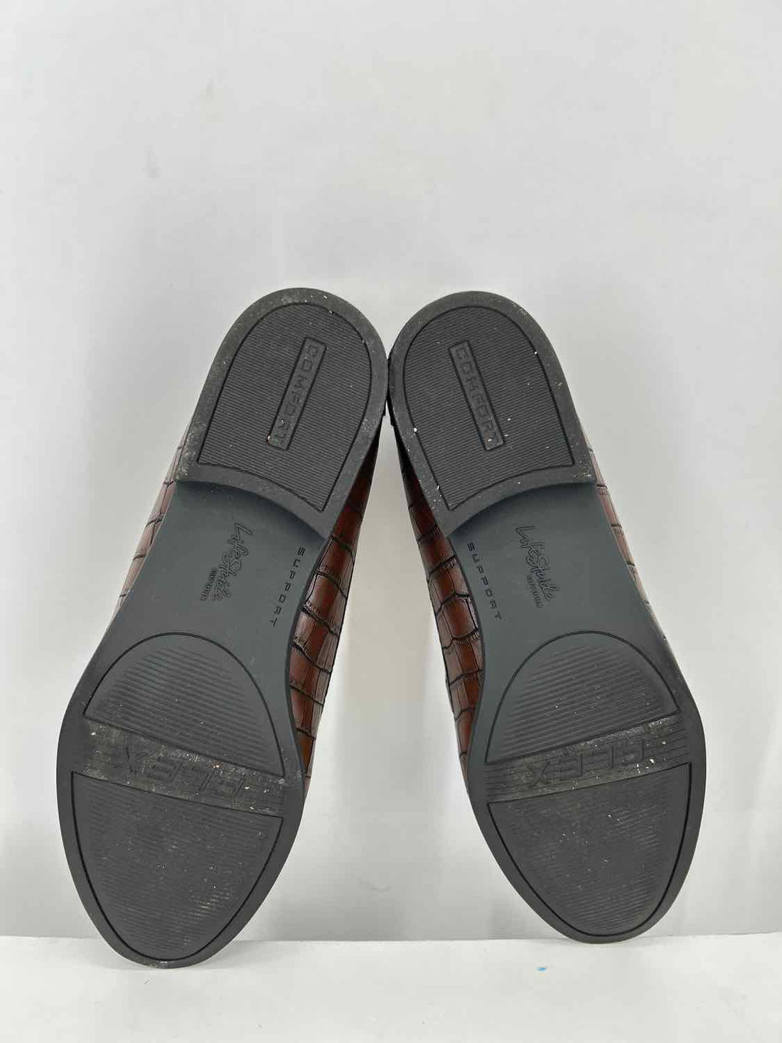 Lifestride Women Size 8.5 Brown Croc Embossed Loafers