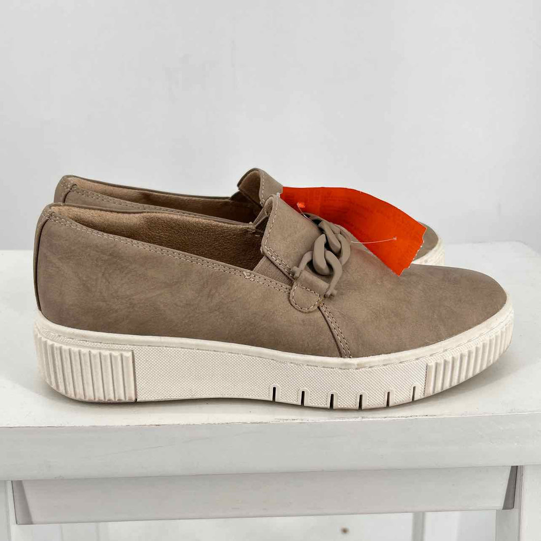Naturalizer Women Size 6 Beige Faux Leather Sneakers
