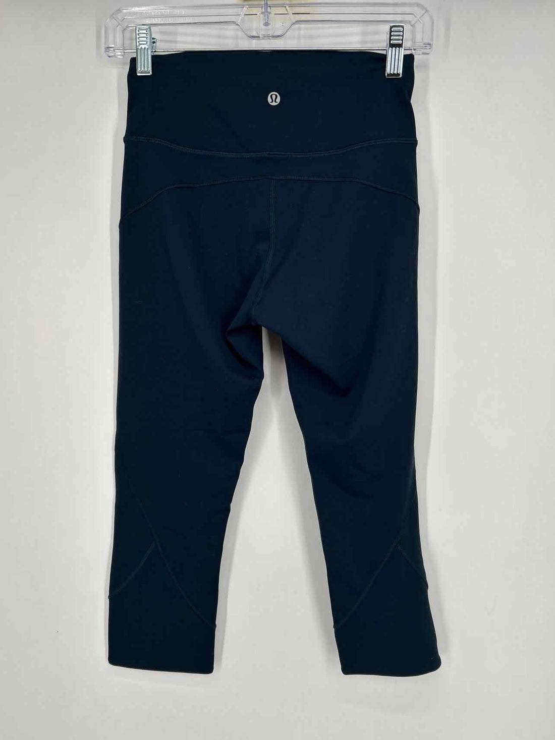 Lululemon Size 6 Navy Cropped Active Leggings