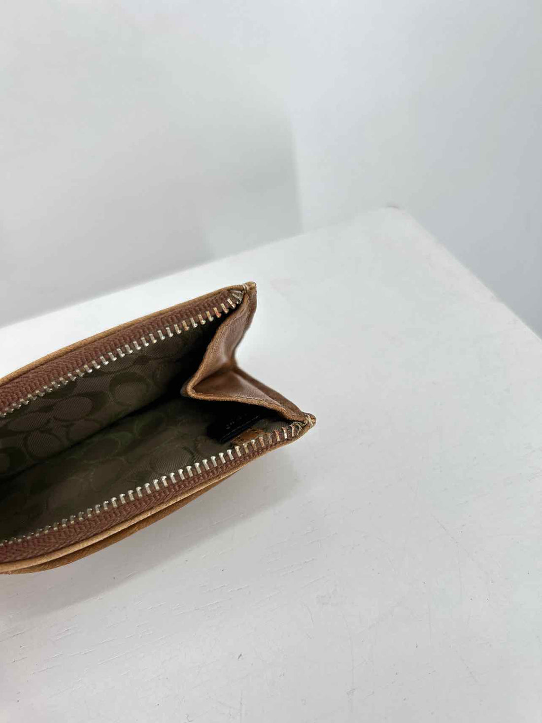 Coach Light Brown Leather Pre Owned Card Holder