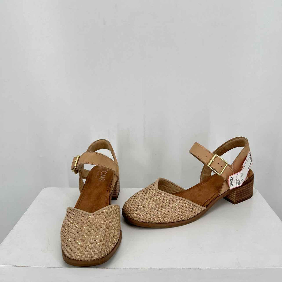 Toms Women Size 7.5 Tan Flats