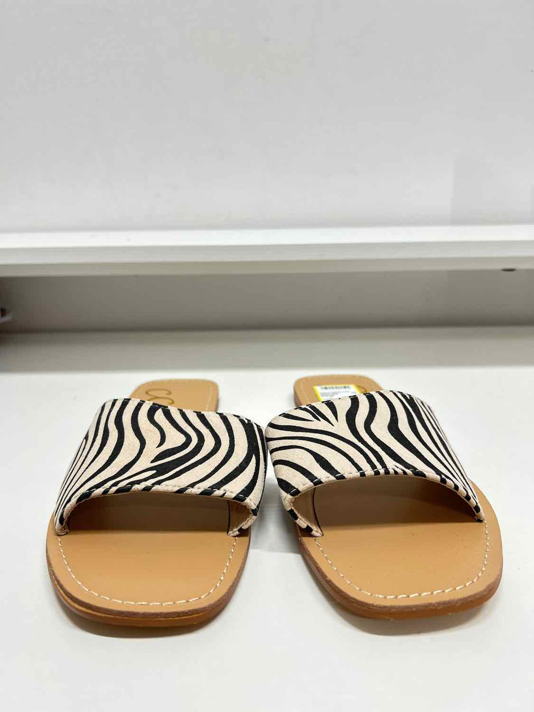 Ccocci Women Size 7.5 Zebra Like New Slides