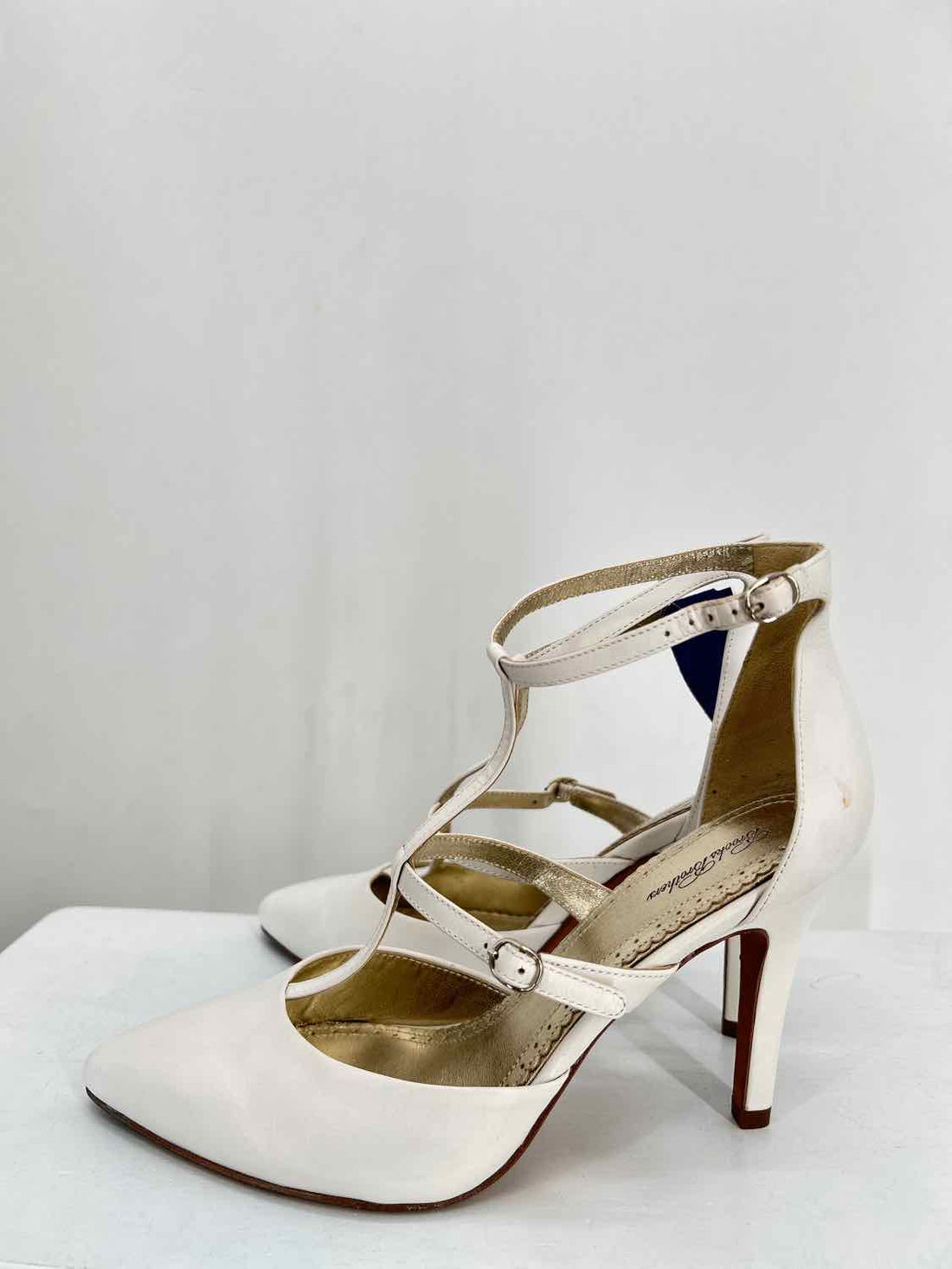 Brooks Brothers Women Size 8.5 White Leather Heels