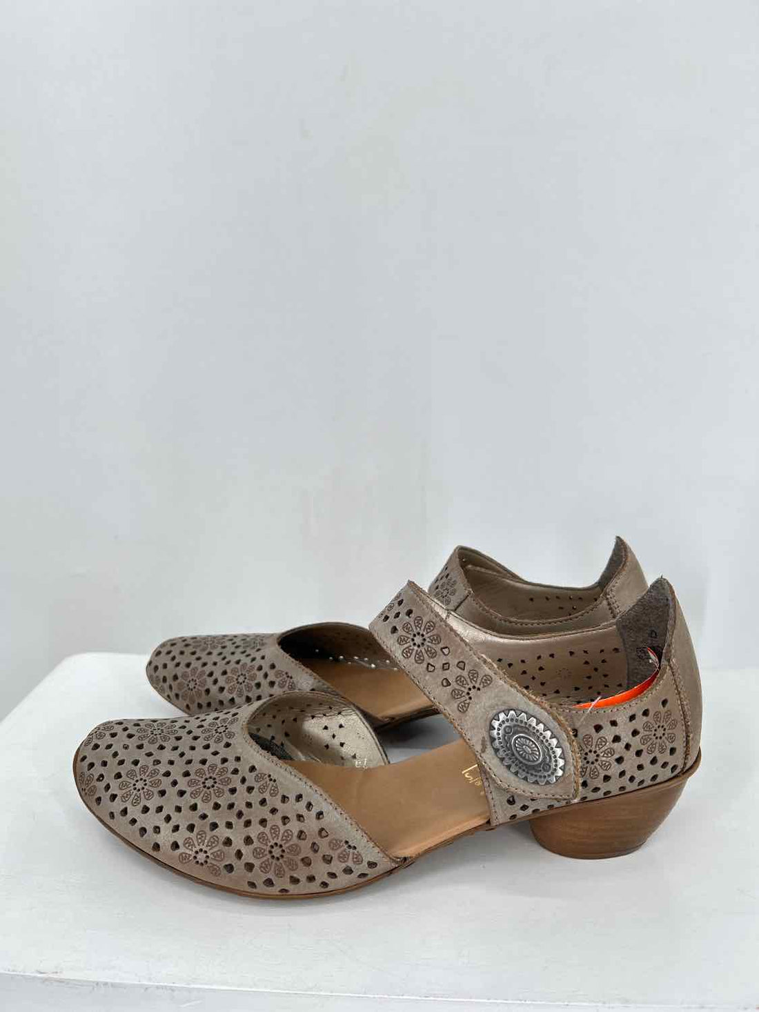 Rieker Women Size 37 Taupe Clogs