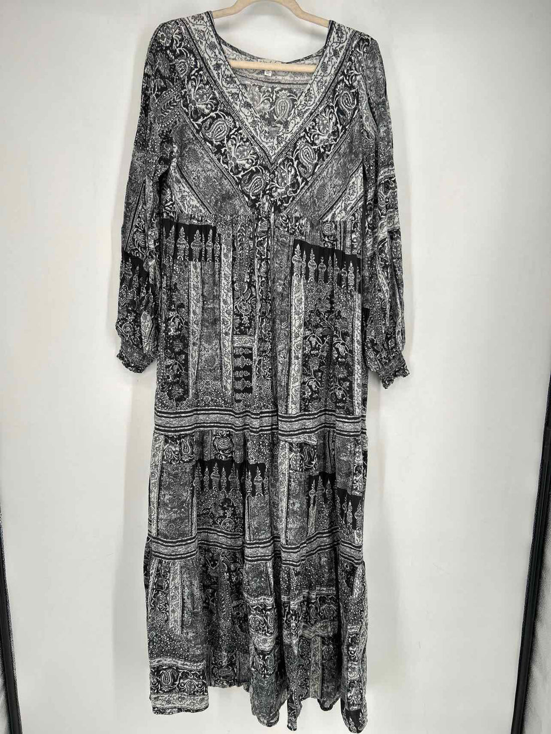Wonderly Size M Black Print Maxi