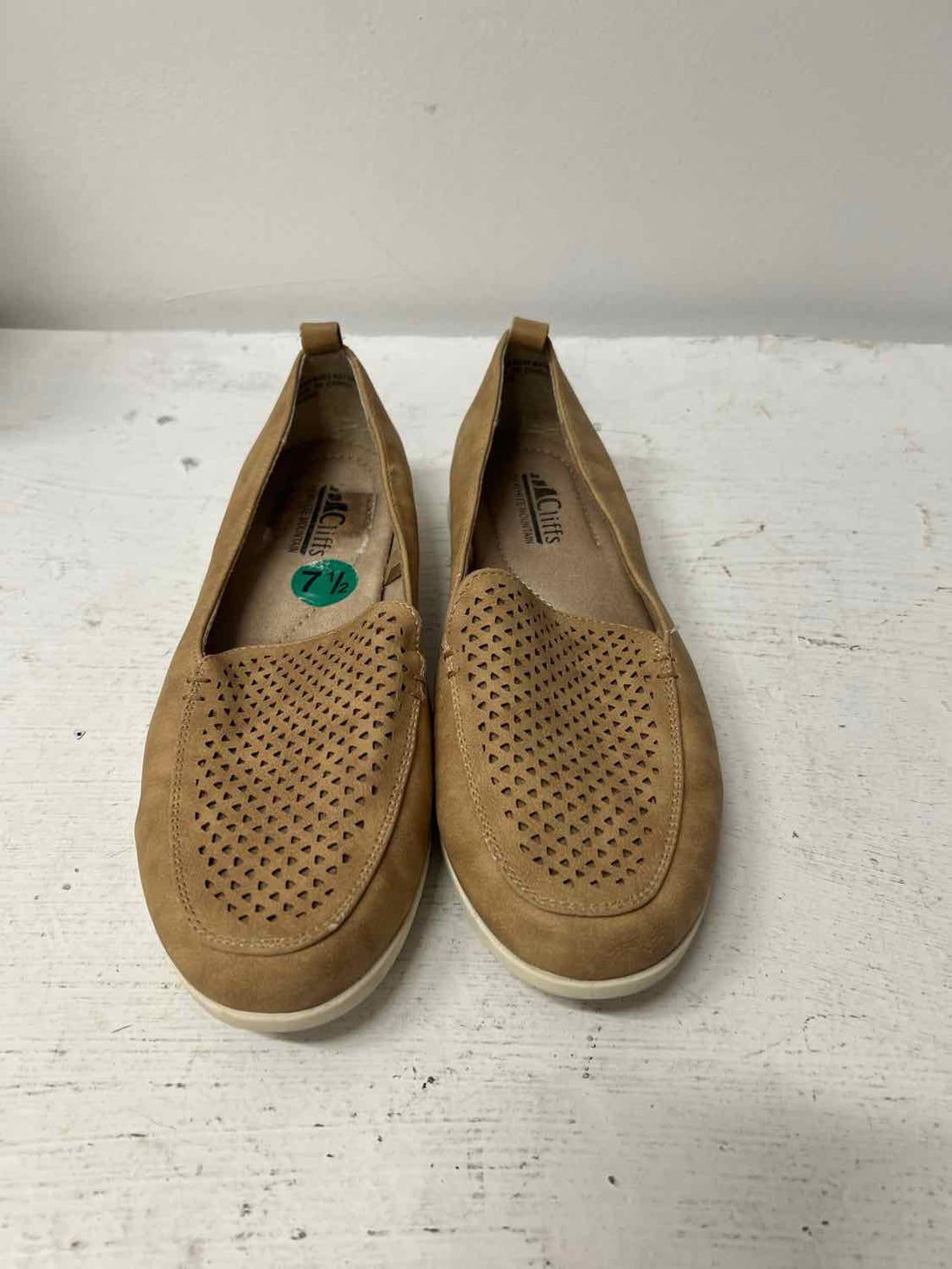 Cliffs Women Size 7.5 Camel Loafers