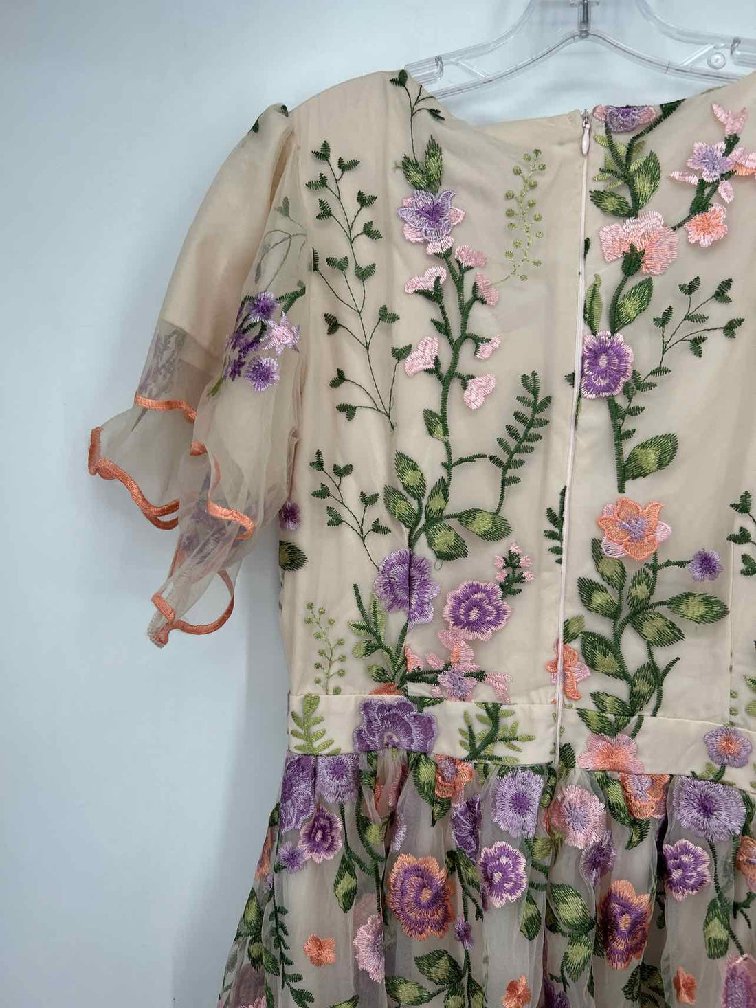 Ivy City Co Size 10 Nude Floral Embroidered Short Sleeve Dress