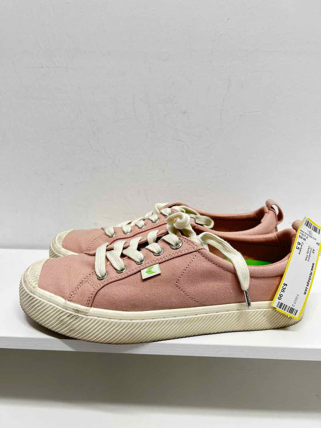 Cariuma Women Size 8.5 Dusty Pink Sneakers