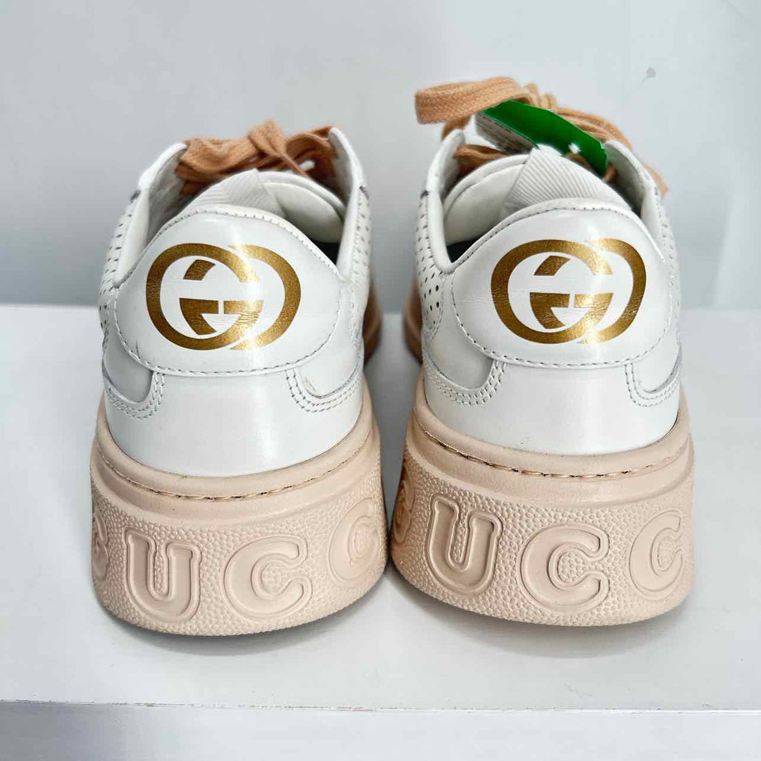 Gucci GG  Women Size 36 White & Beige Pre Owned Calfskin LUXURY