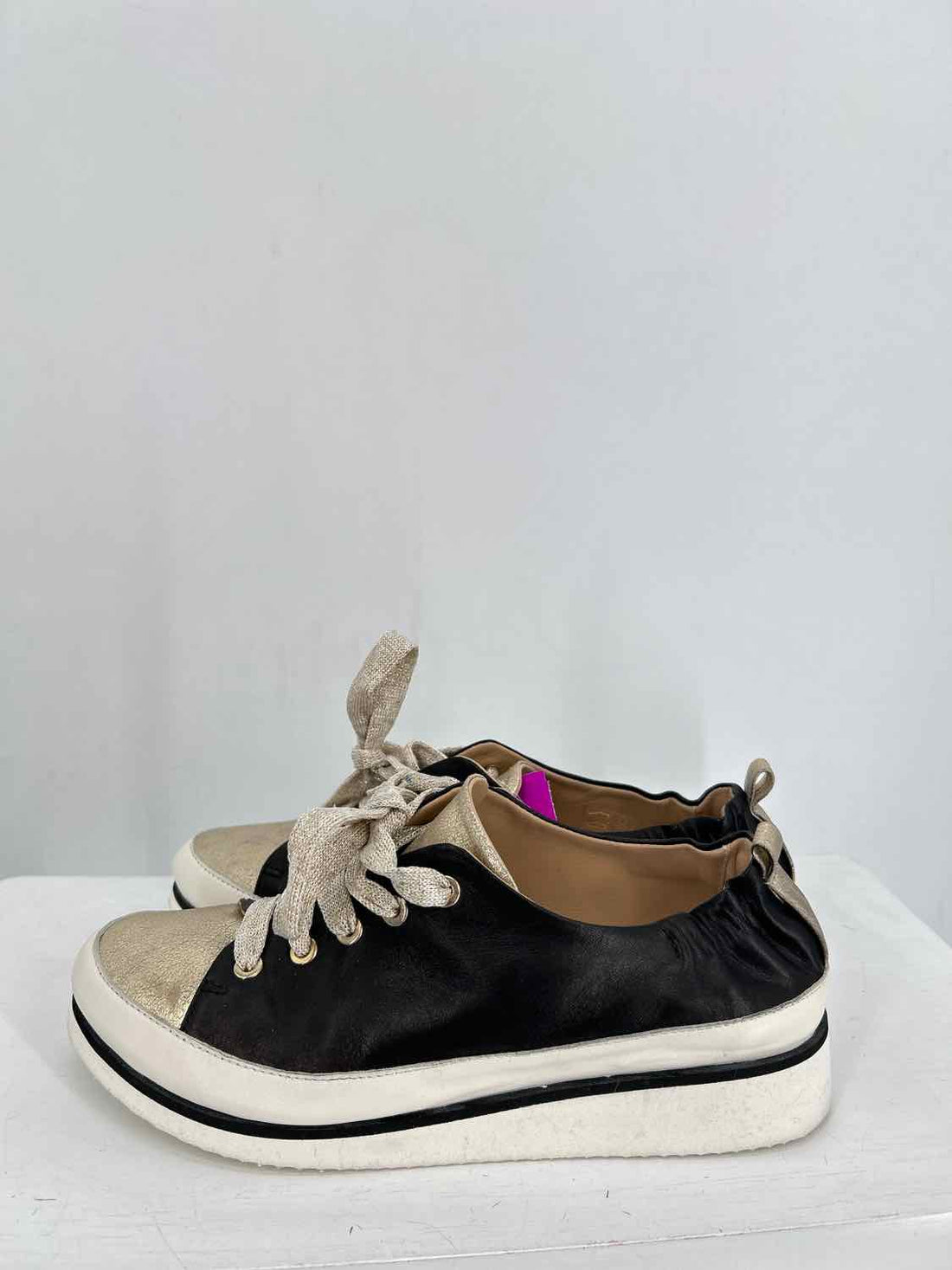 xsa Women Size 37 Black Leather Sneakers