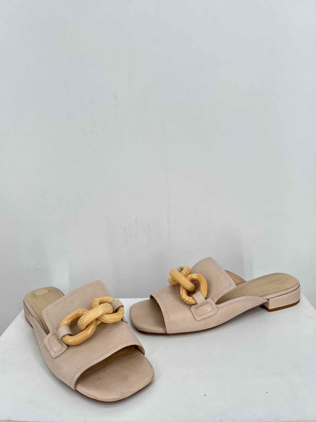 Chocolat Blu Women Size 7.5 Beige Sandals