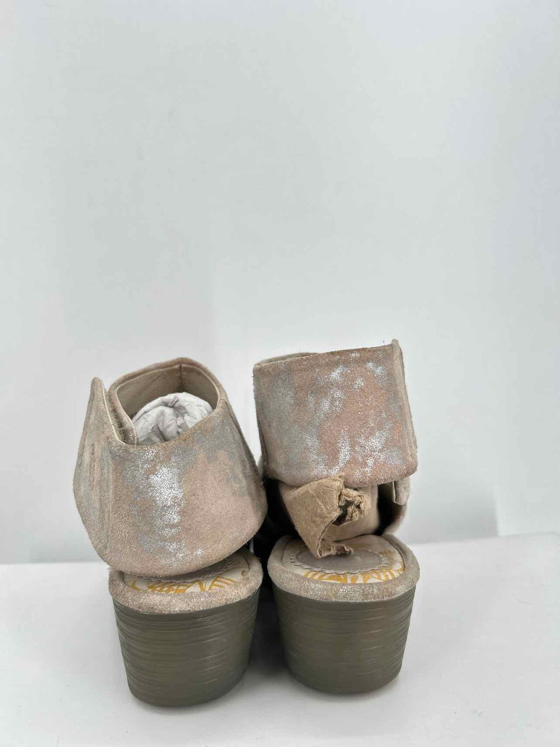 Fly london Women Size 39 (8.5-9) Beige & Silver Wedges