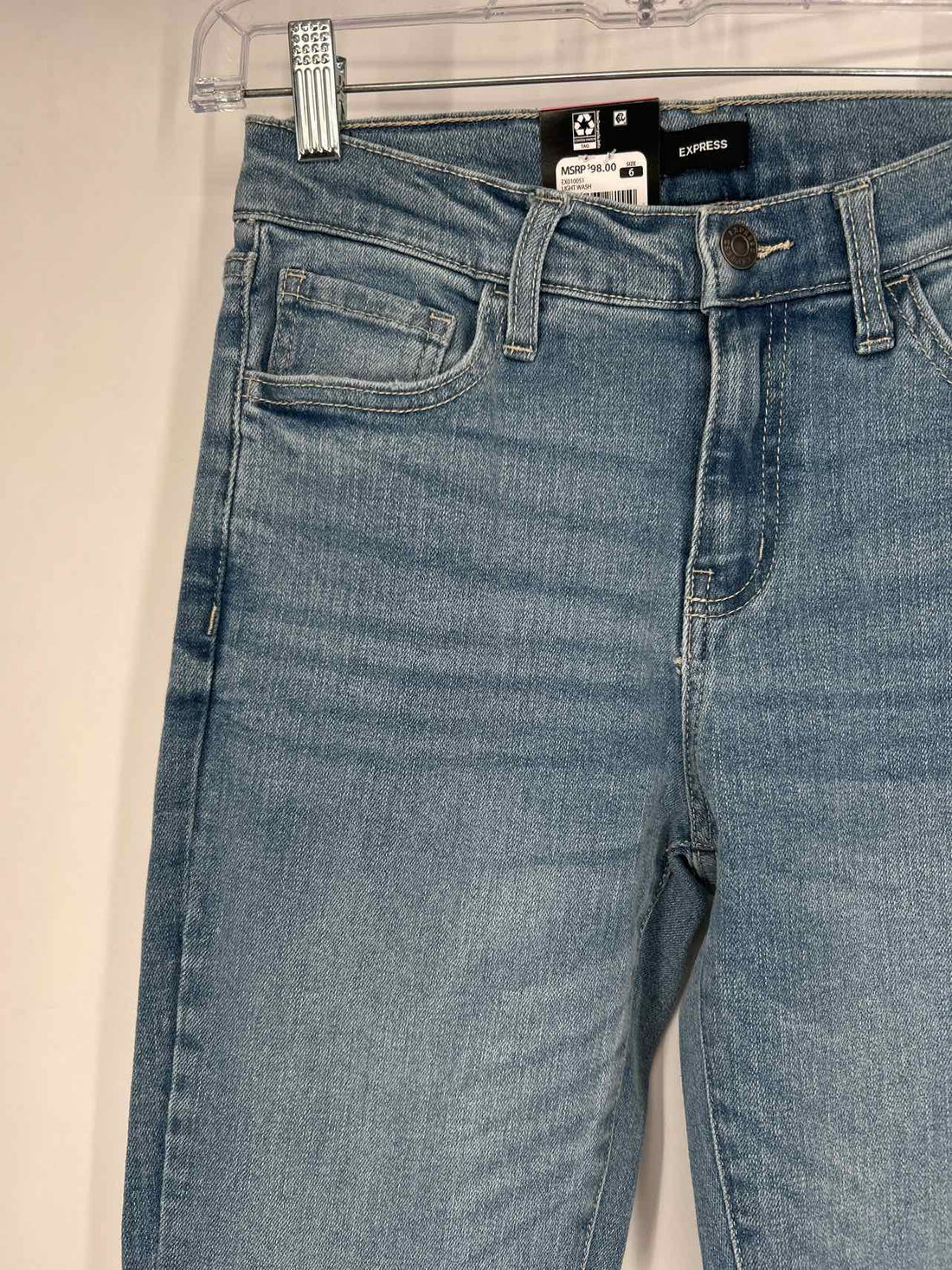 Express Size 6 Medium Wash NWT Jeans