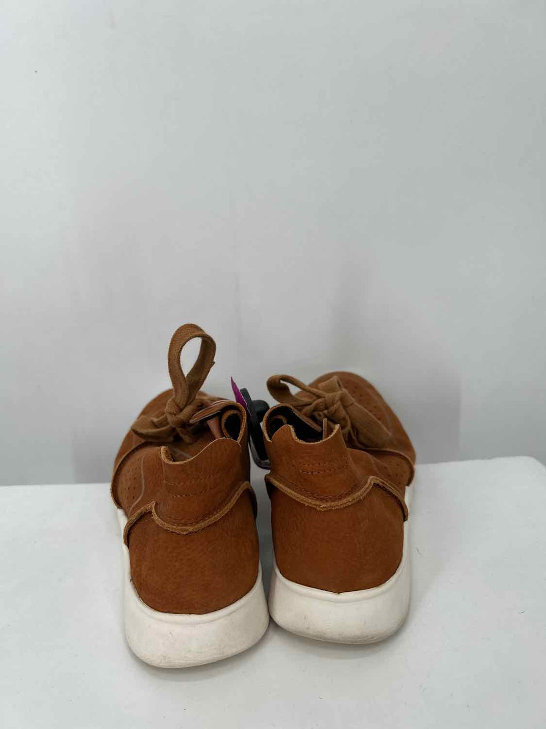 Gentle Souls Women Size 8 Brown Sneakers