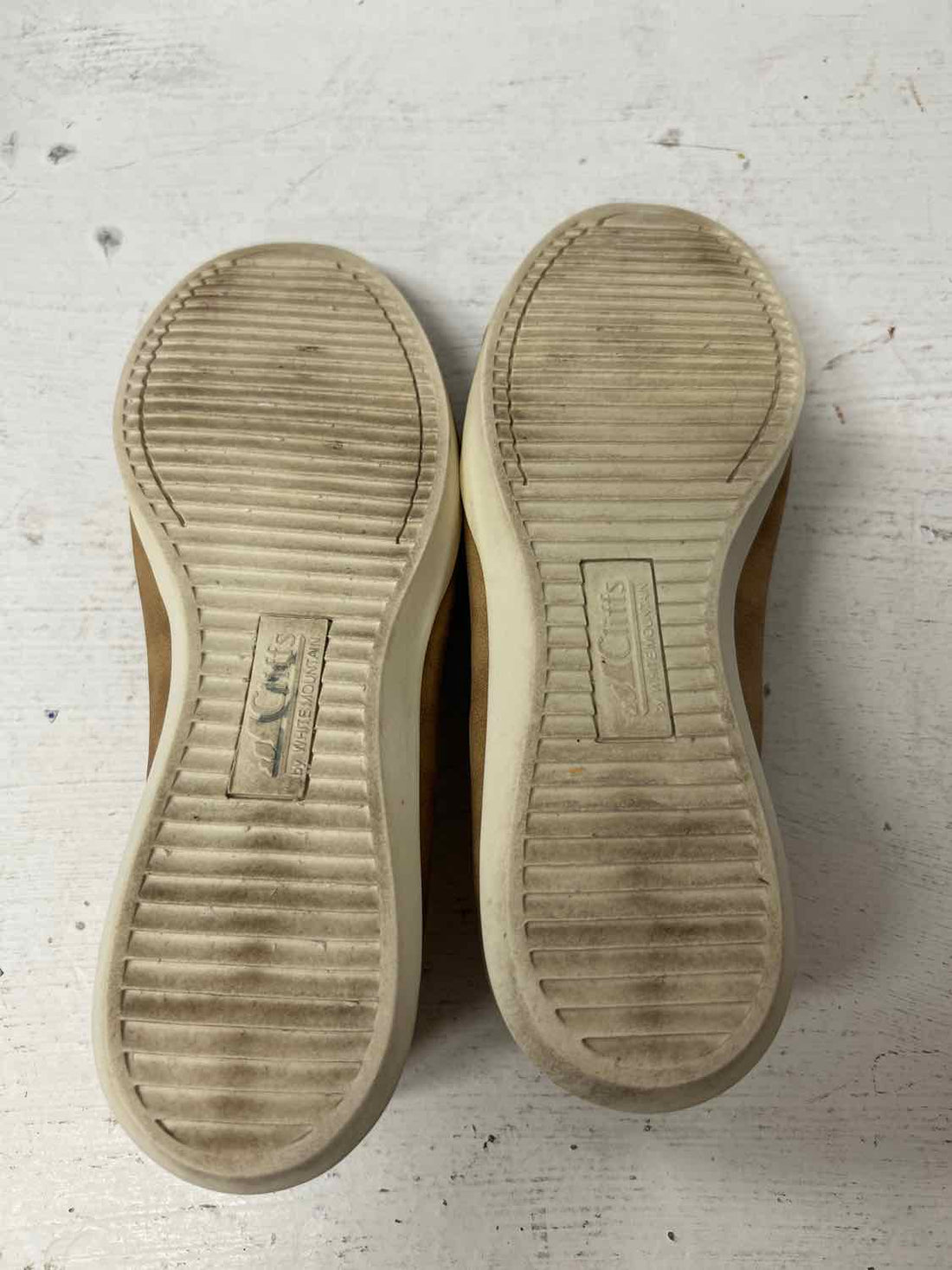 Cliffs Women Size 7.5 Camel Loafers