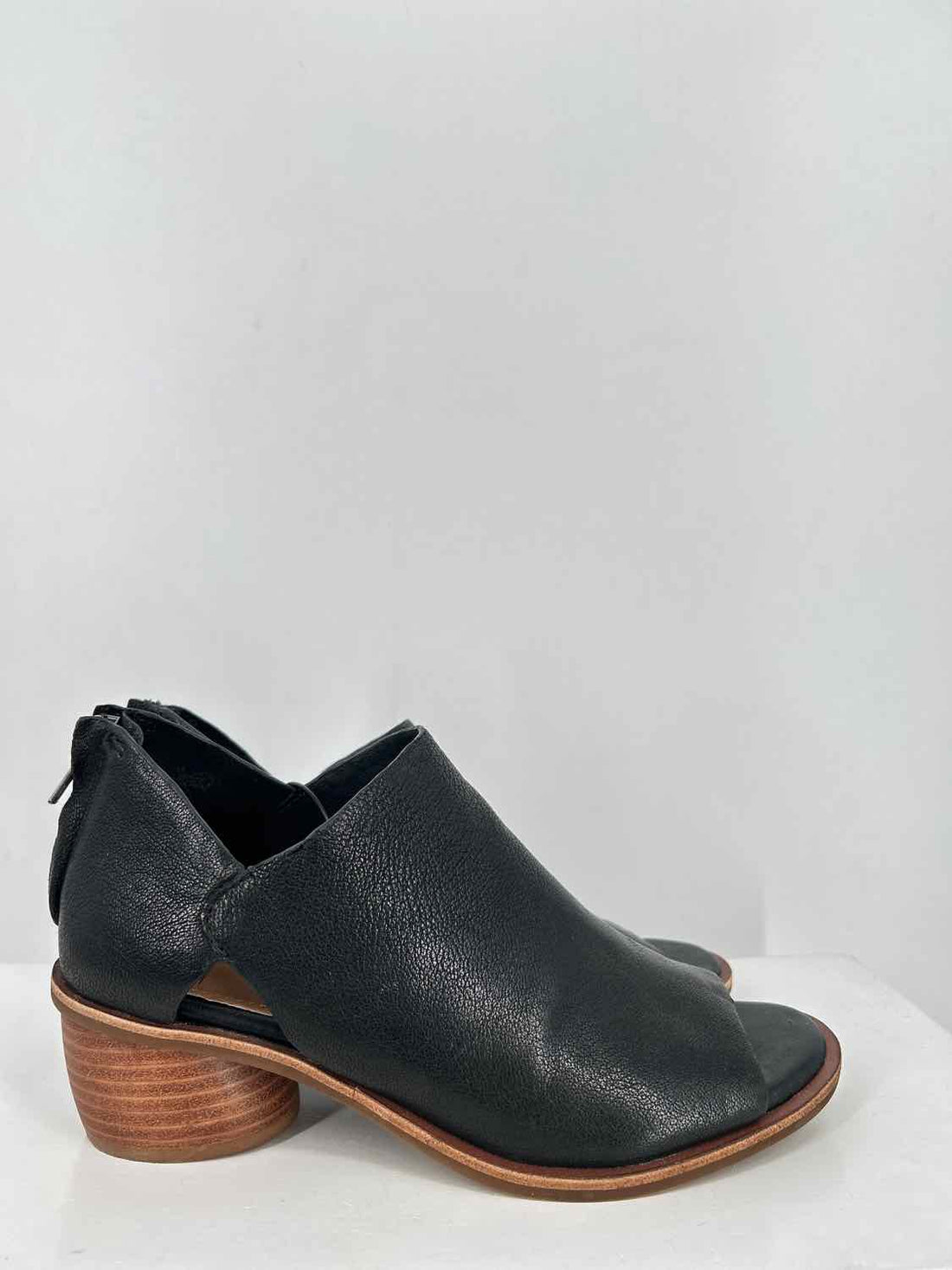 Sofft Women Size 8 Black Ankle Boot