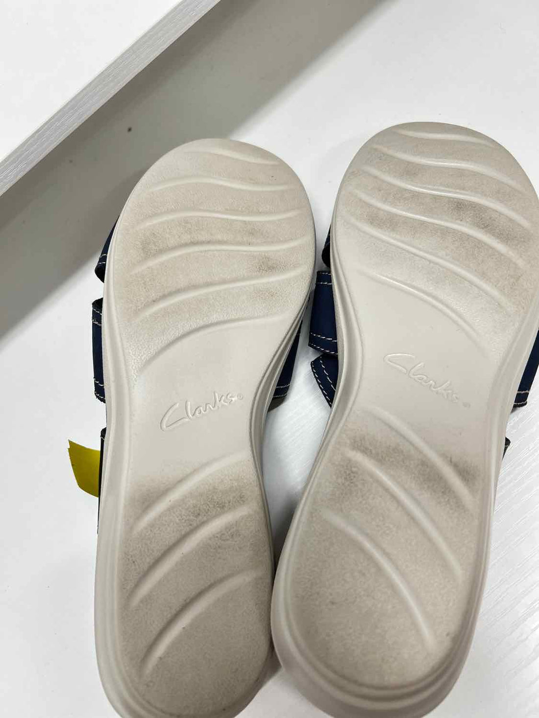 Clarks Women Size 9.5 Navy Sandals
